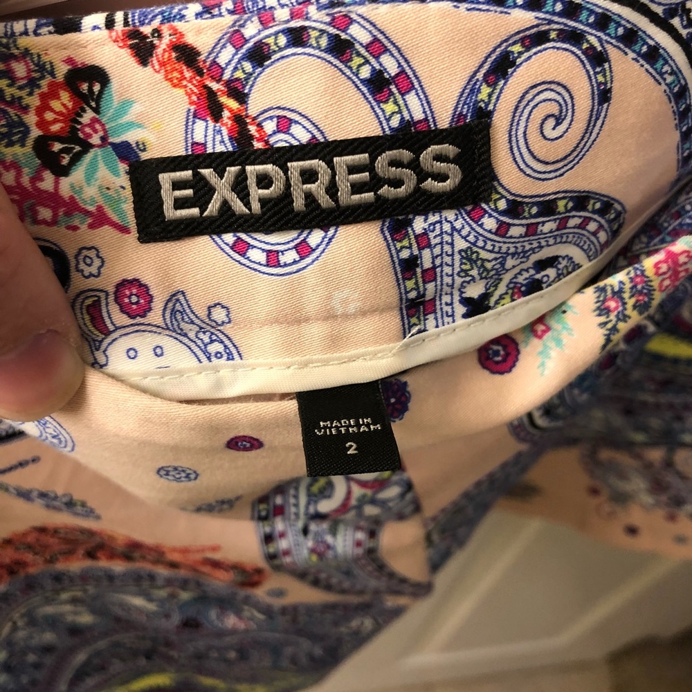 Express patterned shorts - Picture 3 of 3